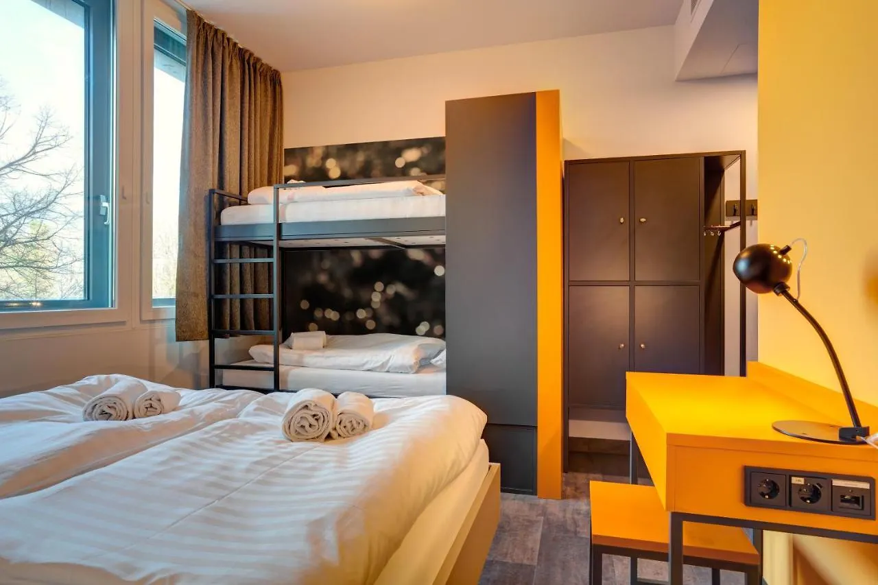 ***  Meininger Hotel Muenchen Olympiapark גרמניה