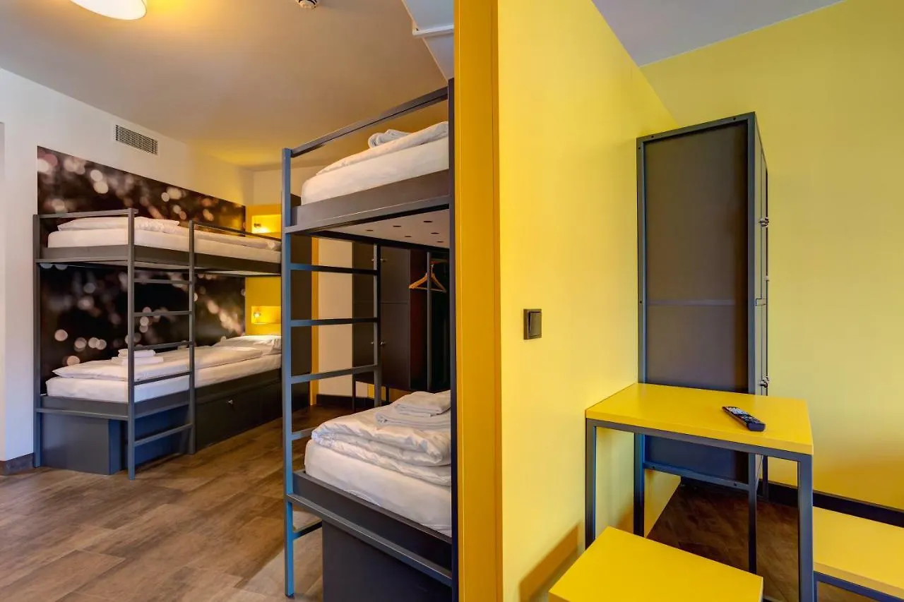 ***  Meininger Hotel Muenchen Olympiapark גרמניה