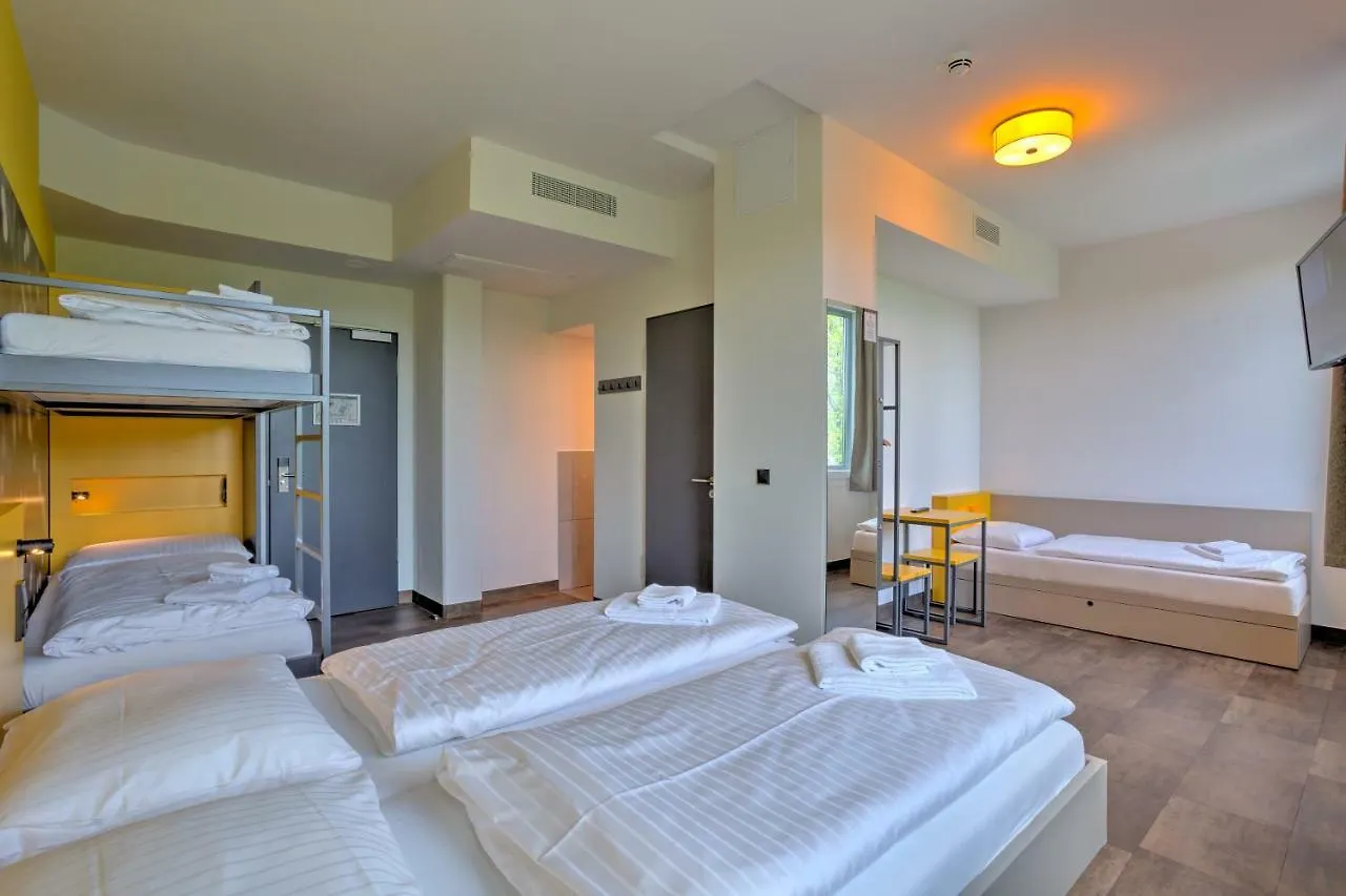 Meininger Hotel Muenchen Olympiapark 3*, מינכן