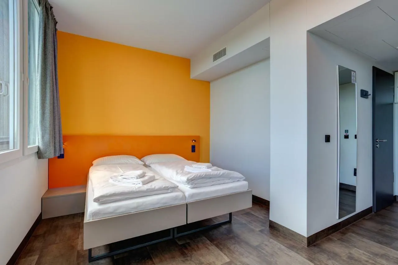 Meininger Hotel Muenchen Olympiapark