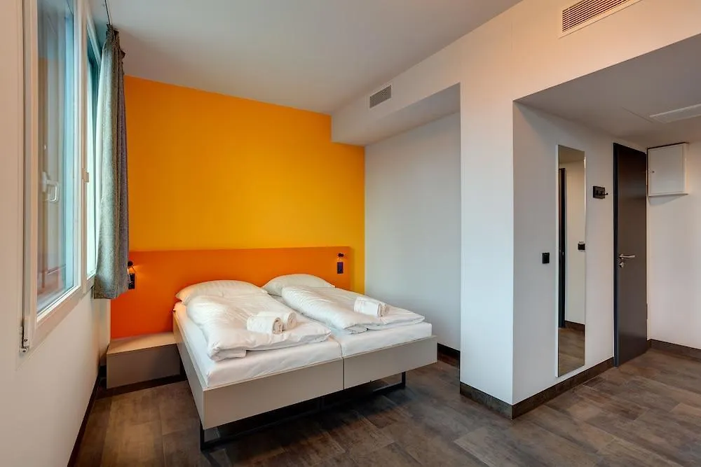 Meininger Hotel Muenchen Olympiapark